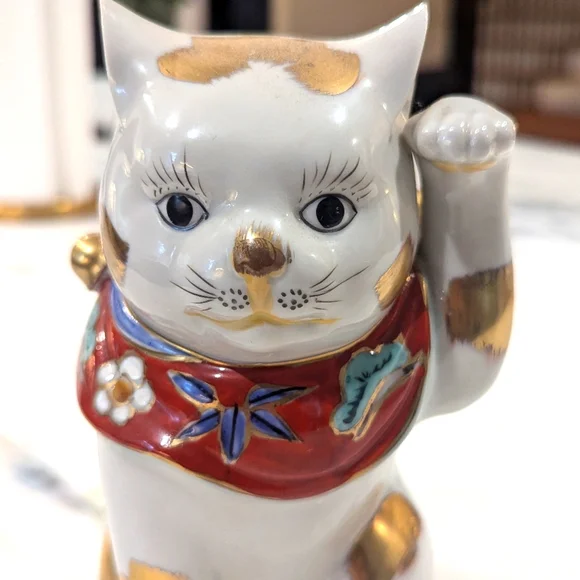 Vintage Kutani Menecki-neko porcelain cat - Picture 2 of 7